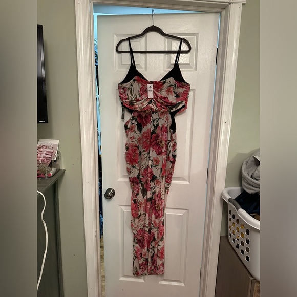 Floral Cutout Ruched Mesh Maxi Dress NWT - Picture 5 of 6